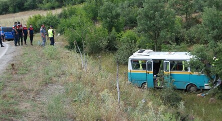 İşçi minibüsü yoldan çıktı: 13 yaralı - yasam