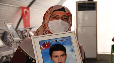 Aileler evlatlarını PKK terör örgütünden almak için direnişlerini sürdürüyor - gundem