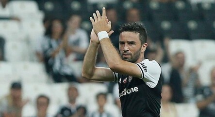 Gökhan Gönül Beşiktaş'tan ayrıldığını resmen açıkladı - spor