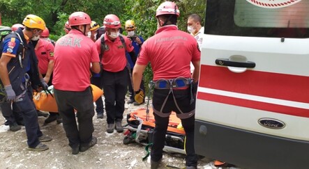 Bursa'da şelaleden aşağı düşen kadın, yaralı kurtarıldı - yasam