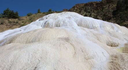 Travertenler, görsel güzelliğinin yanı sıra suyunun şifalı olduğuna inanlar tarafından ilgi görüyor - kultur-sanat