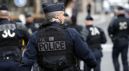 Fransa'da Ermeni eylemcileri protesto eden Türklere polis müdahalesi - dunya