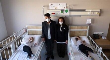 Dr. Owase Jeelani ameliyatla ayırdığı siyam ikizleriyle Ankara'da buluştu - saglik