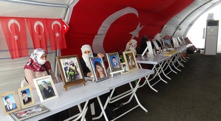 Evlat nöbetindeki bir aile daha çocuğuna kavuştu - gundem