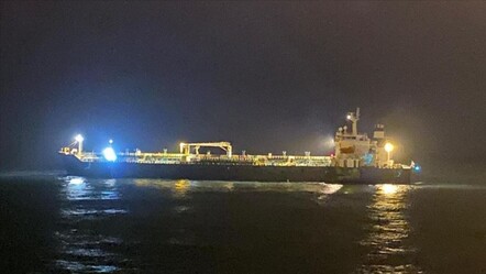 İran, Basra Körfezi'nde 'kaçak akaryakıt taşıyan' yabancı bir gemiye el koydu - dunya