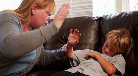 İskoçya’da anne babaların çocuklarını dövmesi yasaklandı! - yasam