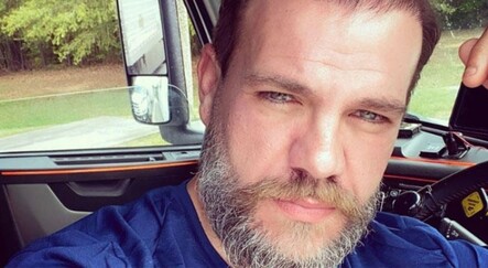 Tolga Karel, kendisiyle alay eden takipçisine acımadı - magazin
