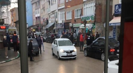 Husumetline kurşun yağdırdı, manavda alışveriş yapan kadını yaraladı - gundem