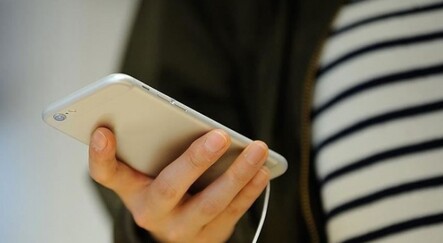 Telefonu tek elle kullanmak eklem hastalıklarını tetikliyor - saglik