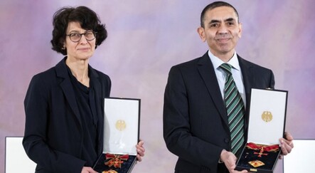 Almanya'dan Uğur Şahin ve Özlem Türeci'ye liyakat nişanı - dunya