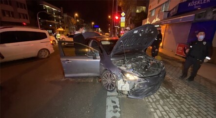 İstanbul'da hareketli dakikalar! Polis kovalamacası kaza ile bitti - gundem