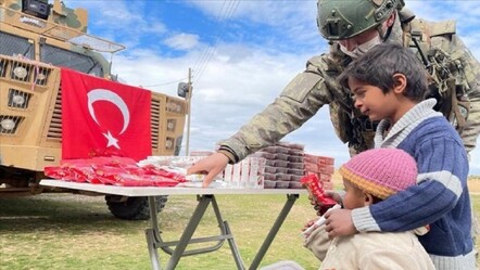 Mehmetçikten Barış Pınarı bölgesine insani yardım - gundem