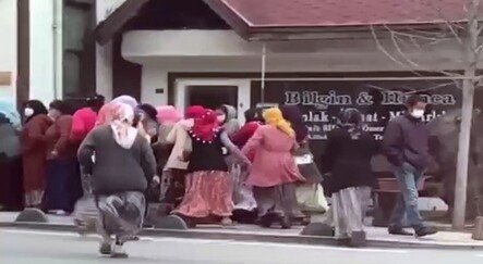 Yardım dağıtımı izdihama dönüştü, salgın unutuldu - yasam