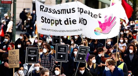 Berlin'de polis şiddeti protesto edildi - dunya