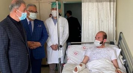 Çatışmada yaralanan askerlere Bakan Akar'dan ziyaret - gundem