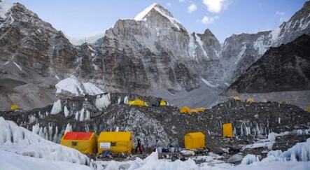 Everest Dağı’ndaki dağcılarda koronavirüs salgını yayılıyor - dunya