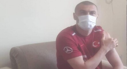Milli yıldız Burak Yılmaz korona aşısı oldu - spor