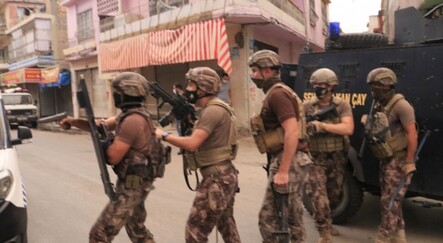 Adana'da narkotik operasyonu! Bahçeye atlayıp kaçmaya çalıştılar - gundem