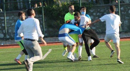 Futbol maçı boks maçına döndü - spor