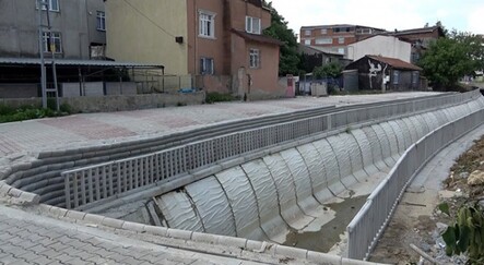İBB, refüj demirlerini yol yerine dereye dikti - gundem