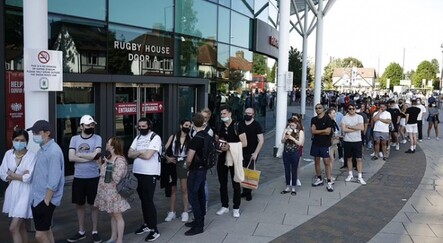 İngiltere’de Covid aşısı kuyruğu! - dunya