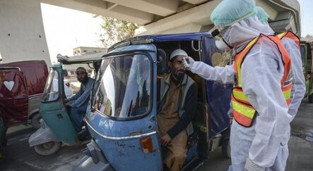 Pakistan'da aşı yaptırmayanın telefonu kapatılacak - dunya