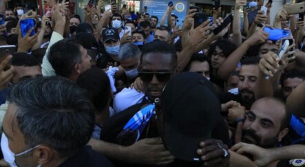 Adana'da Balotelli coşkusu: Birbirlerini ezdiler - spor