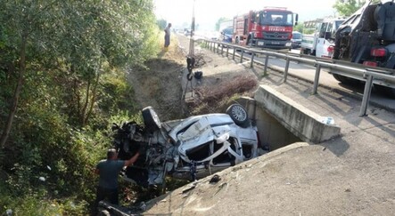 Bayram dönüşü kaza: 3 ölü, 2 ağır yaralı - yasam