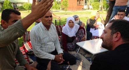 CHP'li vekil anneleri gördü, arka kapıdan kaçmaya çalıştı - gundem