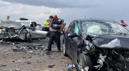 Feci kaza! İki otomobil kafa kafaya çarpıştı: 2 ölü, 7 yaralı - yasam