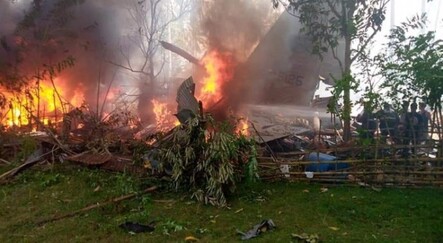 Filipinler'de 85 kişiyi taşıyan askeri uçak düştü - dunya