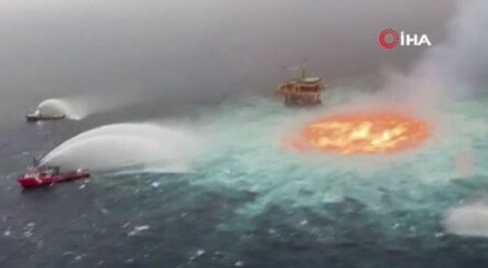 Meksika Körfezi’nde su altı petrol boru hattında patlama! Okyanus adeta alev aldı - dunya