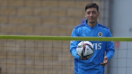 Mesut Özil: Pereira akıllı bir hoca, ne yapacağını biliyor - spor