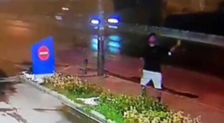 Oyuncak el bombasını akaryakıt istasyonuna fırlattı - gundem