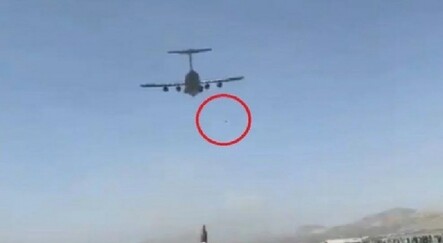ABD uçağından düşen iki Afgan'ın kimlikleri belli oldu - dunya