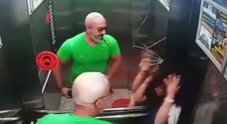 Kızına tokat attı, şiddetinden asansörün aynasını çatladı - yasam