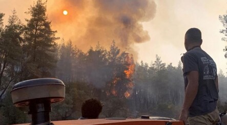 Komşu yanıyor!  Binlerce kişi başkenti terk etti, 150 ev küle döndü - dunya
