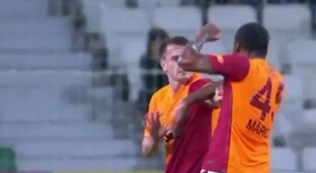 Marcao saha ortasında Kerem'i yumrukladı - spor