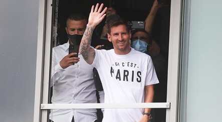Messi, Fransız taraftarları bu tişört ile selamladı - spor