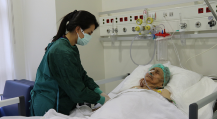 Asırlık çınar virüse karşı yaşam mücadelesini kazandı - saglik