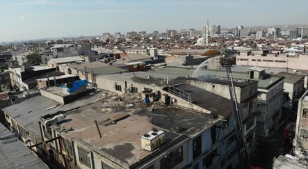 Bayrampaşa’da bir iş yerinin çatısında yangın çıktı: O anlar drone ile görüntüledi - yasam