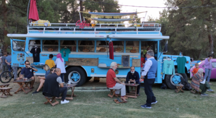 Karavanını iş yerine çevirdi! Hem geziyor hem de para kazanıyor - ekonomi