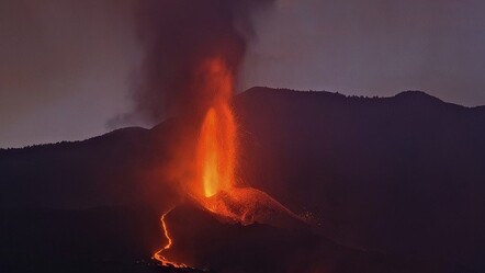 La Palma Adası'ndaki yanardağın lavları 462 evi yaktı - dunya