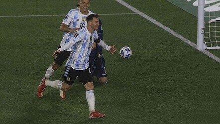 Messi Pele'nin rekorunu kırdı! - spor