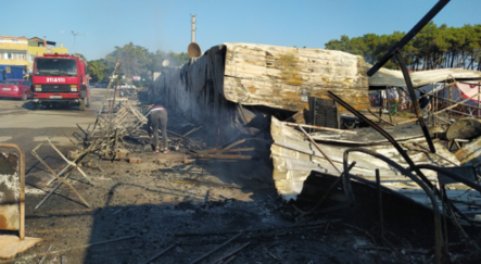 Pazar yerinde çıkan yangında 9 iş yeri kül oldu - yasam