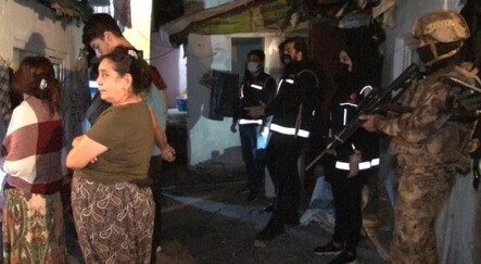 Sokak ortasında uyuşturucu satışına polis baskını - yasam