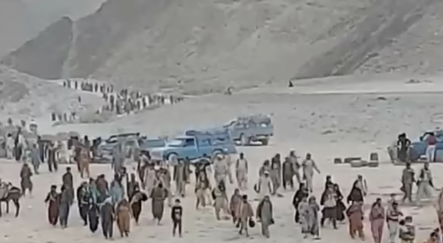 Taliban'dan kaçış sürüyor! Binlerce kişi kendini çöle attı - dunya