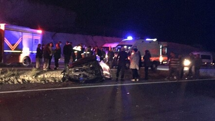 Burdur'da otomobil iş makinasına çarptı, ölü ve yaralılar var - t-otomobil