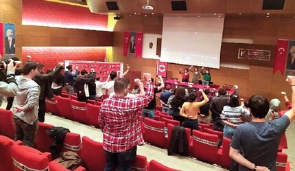 CHP'li belediye salonda ağırladı: Terör dağdan Kadıköy'e indi - politika