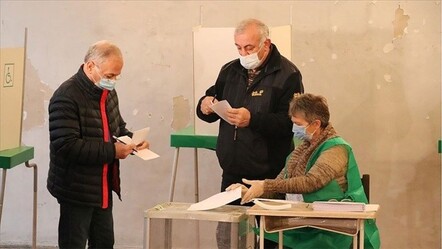 Gürcistan'da yerel seçim için oy kullanımı başladı - dunya